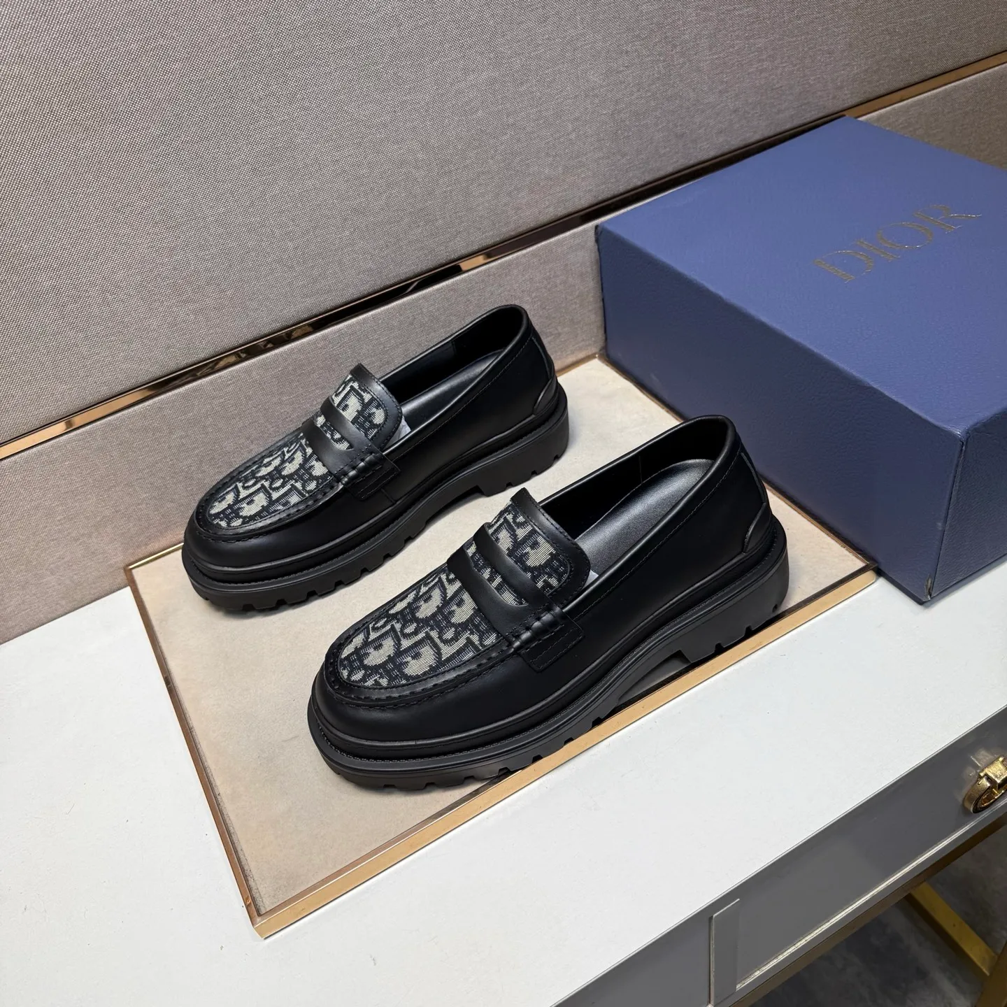 ⬛️Men's shoes 💰p442 [Dior~] Men's casual shoes 2025z cabinet sales simultaneously 🔶Size: 39-44 #️⃣ 🔷2 colors🔜The upper is made of multi-material splicing➕Genuine leather lining, comfortable and breathable, sole: original comfortable and wear-resistant outsole, ⚠️Real shot📱Photographed🎬The real thing is better📢📢📢